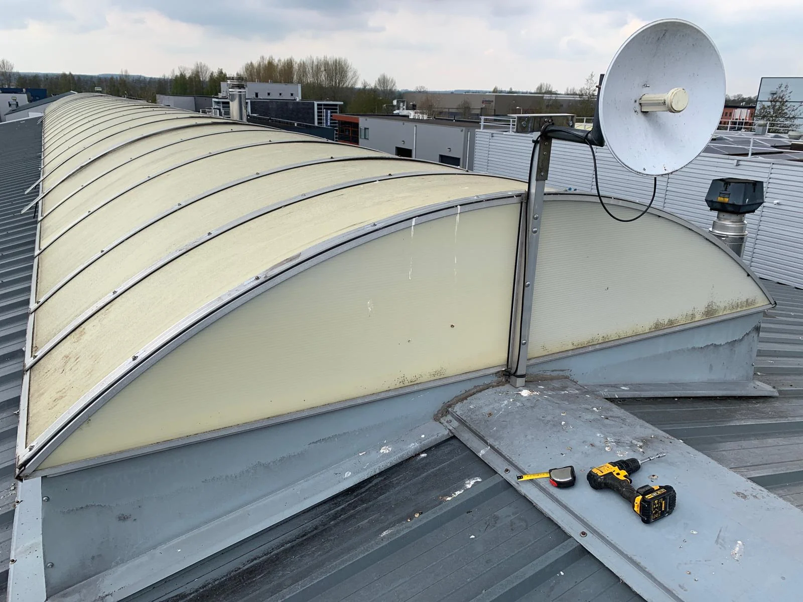 Van Heemskerk Onderhoud metalen daken en gevels, maintenance of cladding, refurnissh metal panels (3)-8ecefe07